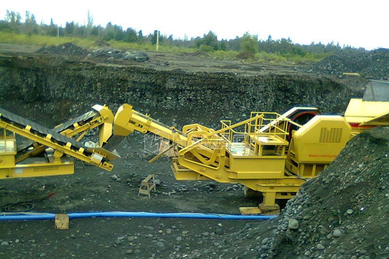Mobile crushing and screening plant in Chile