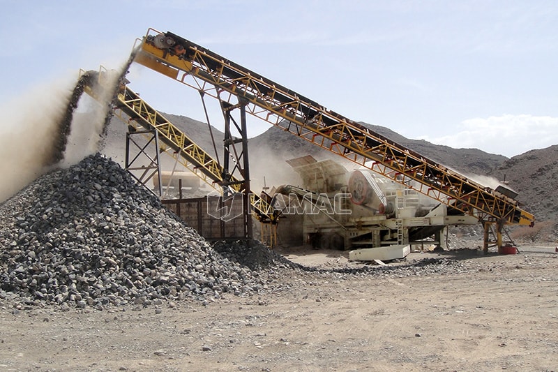 Two belts conveyors to transport the stones