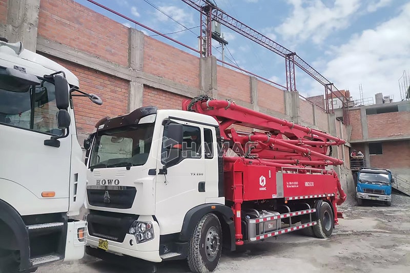 HMC5030 Truck mounted concrete boom pump arrived at the working site.