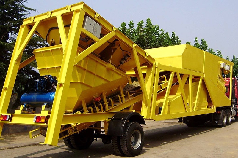 All the required parts are integrated in the same trailer concrete batching plant
